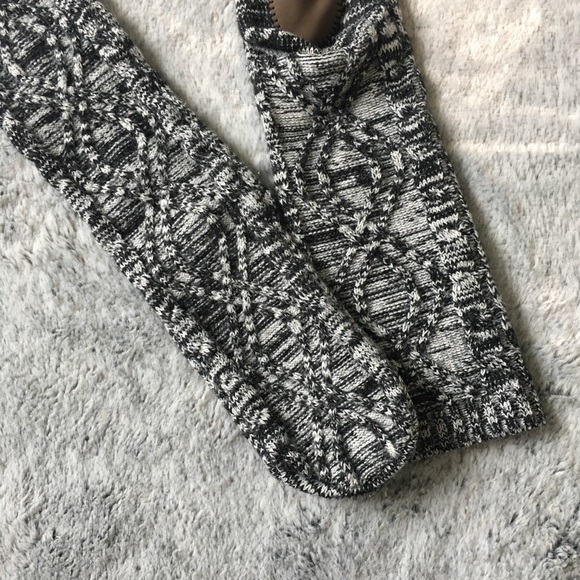 SOLD Knitted Slipper Booties Old Navy - Picture 3 of 4